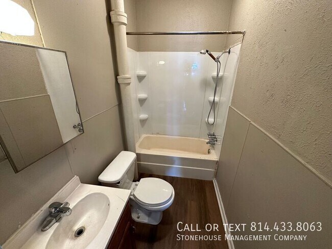 Foto del edificio - 613 E 13th St