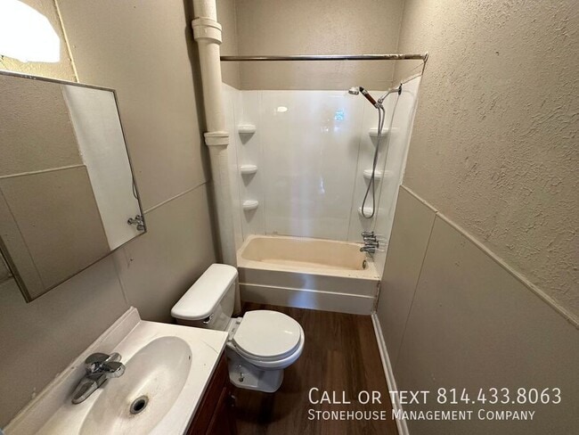 Building Photo - 613 E 13th St