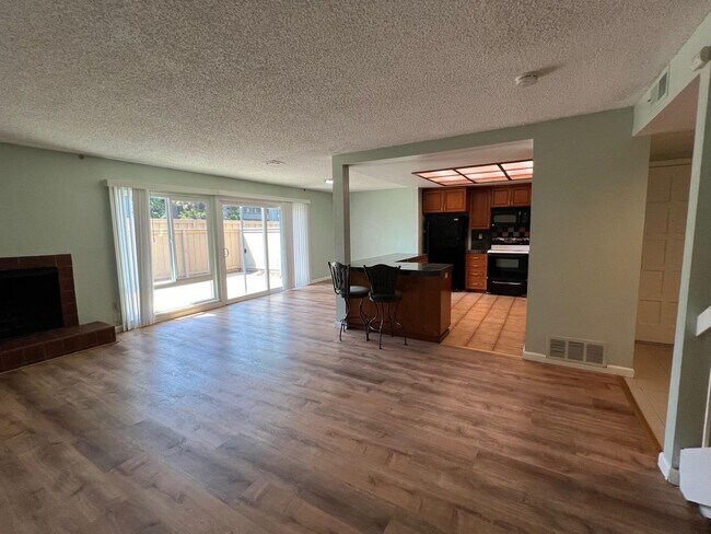 Building Photo - 767 Gemini Ln