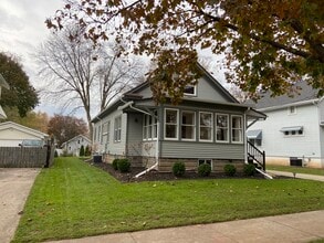 Building Photo - 717 S Fairview St