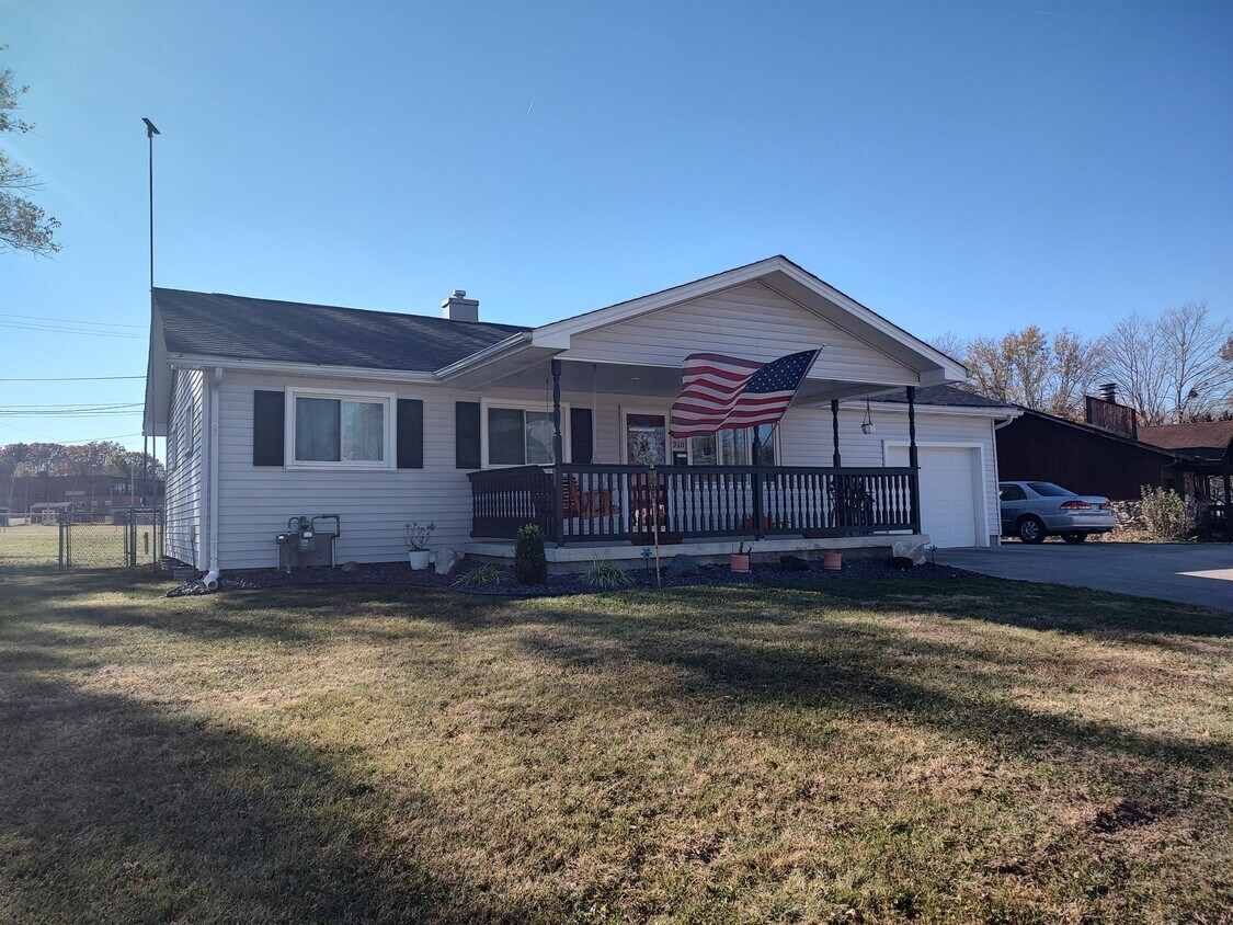 910 Hillcrest Dr, Greencastle, IN 46135 House Rental in Greencastle