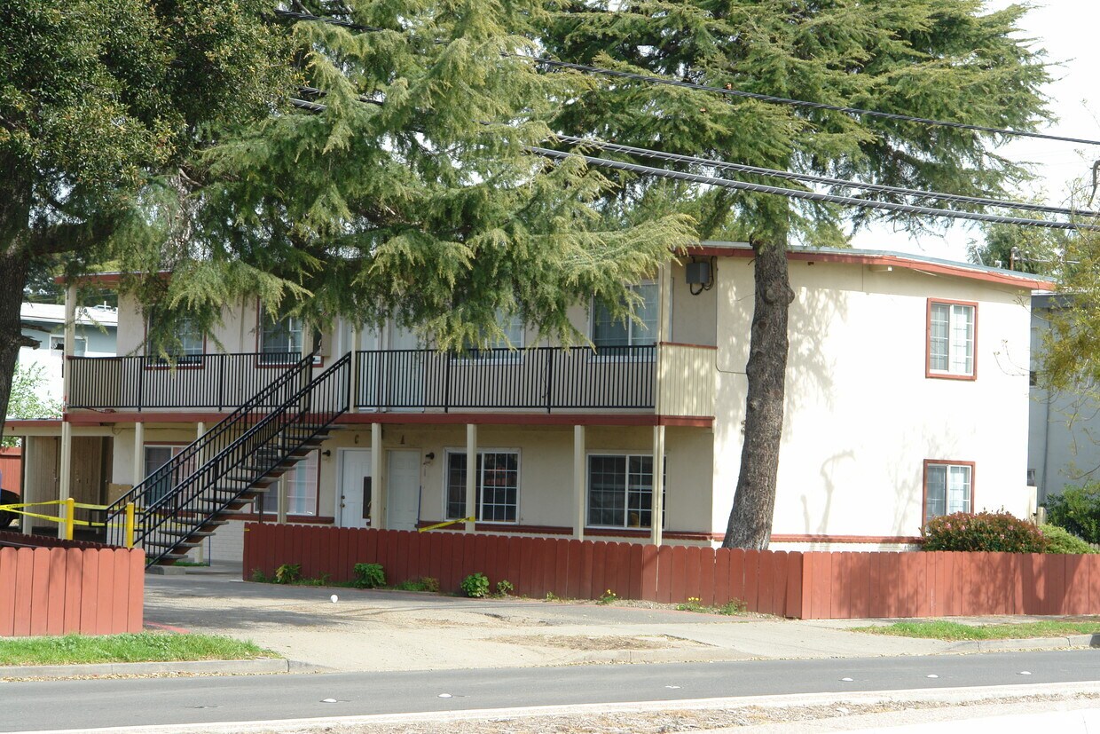 Primary Photo - 37266 Cherry St
