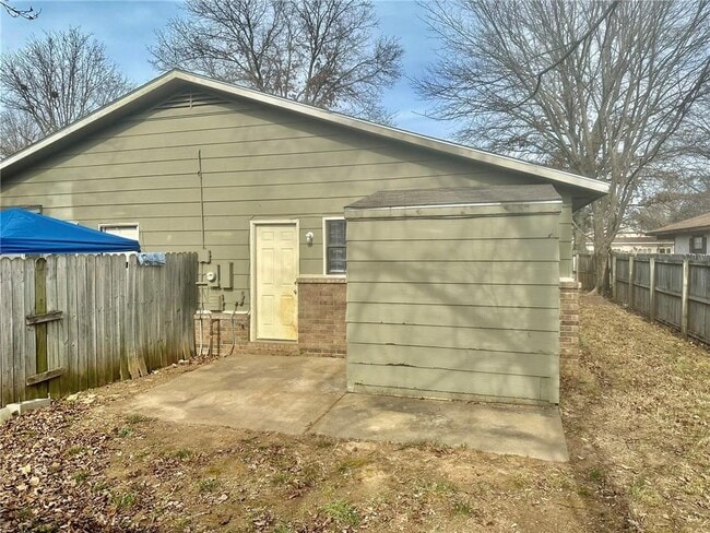 Building Photo - 1909 Cypress Pl