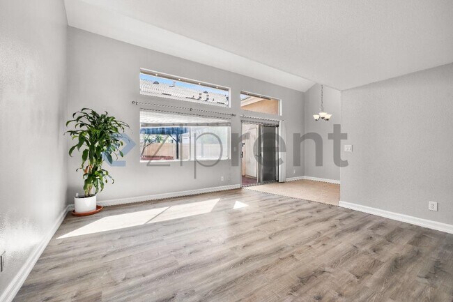 Building Photo - Unit A