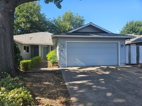 Building Photo - 875-877 Columbine Way