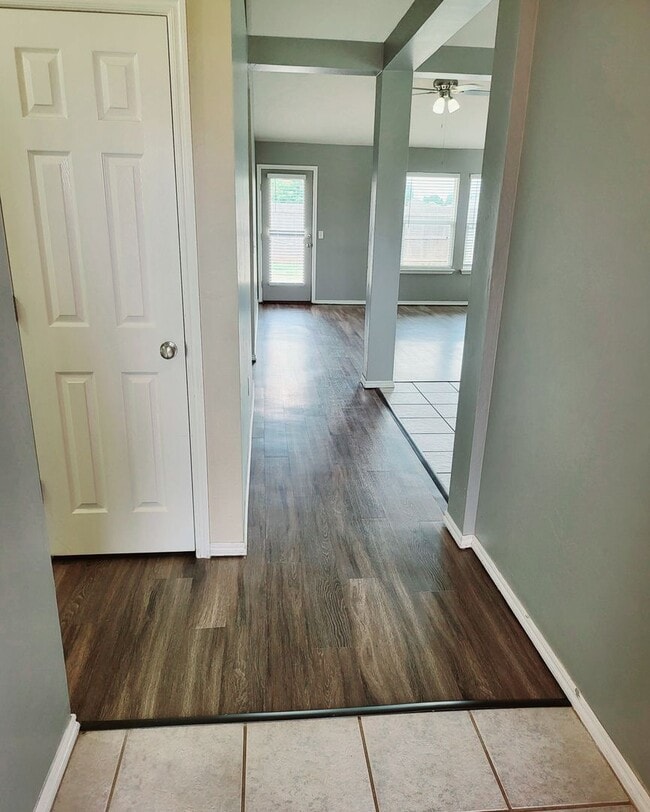 Building Photo - Welcome Home!!