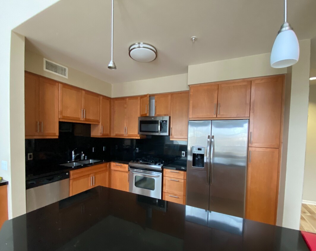 Foto del edificio - Available Now - Spacious 2bedroom
