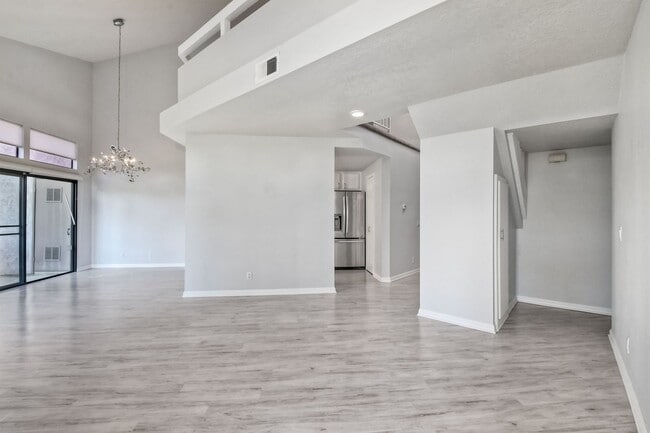 Foto del edificio - 1951 Swallow Ln