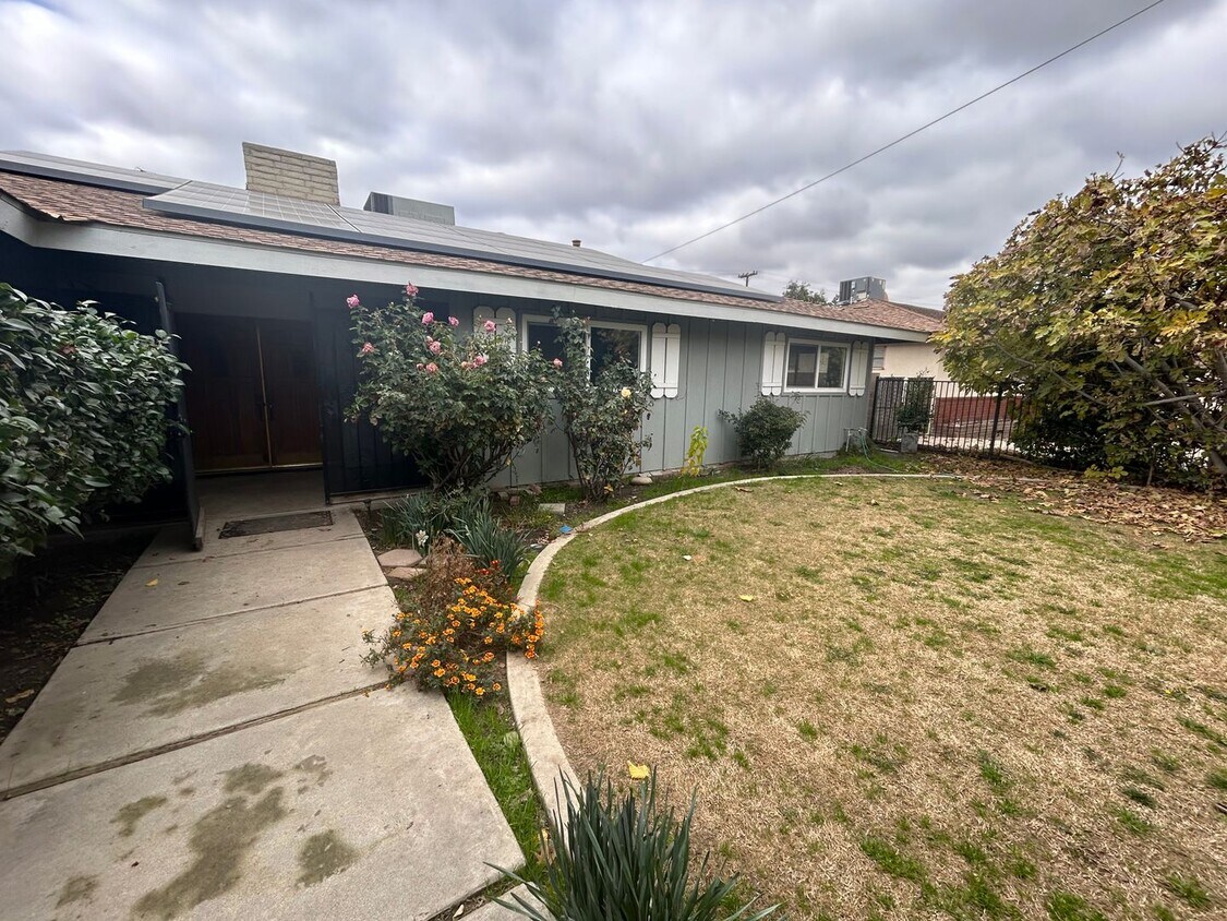 Primary Photo - Entertainers Paradise in SW Bakersfield 3 ...