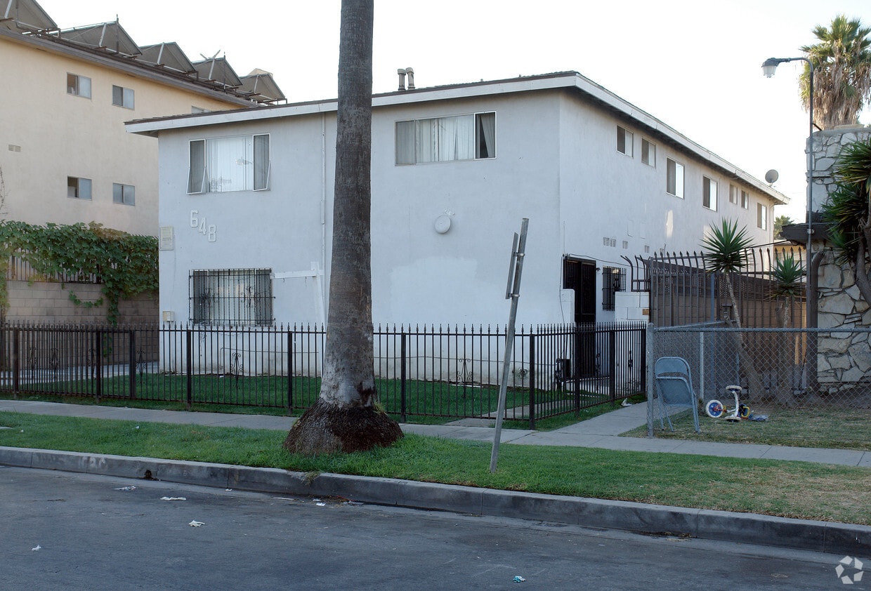 Building Photo - 648 E 97th St
