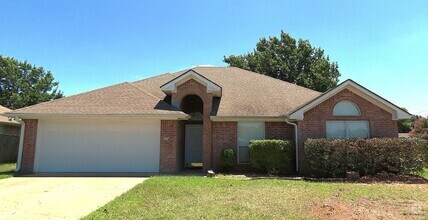 Building Photo - 202 Ash Dr