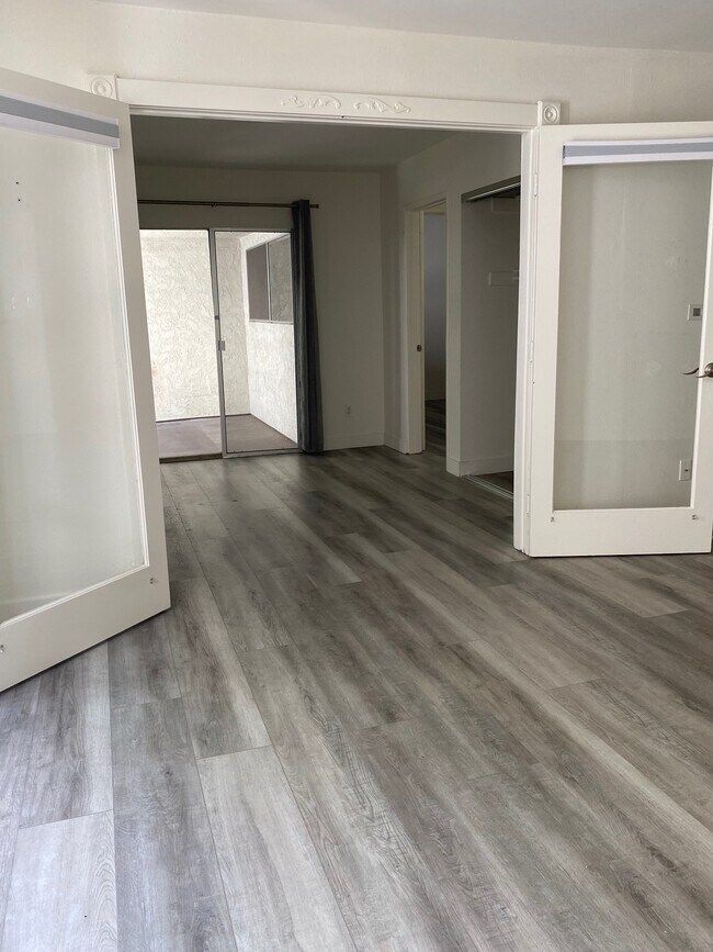 Building Photo - 4900 Overland Ave