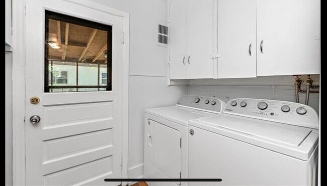 Building Photo - 937 W 32nd Ter
