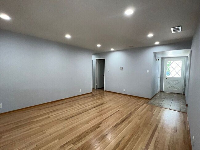 Building Photo - 5683 Keymar Dr