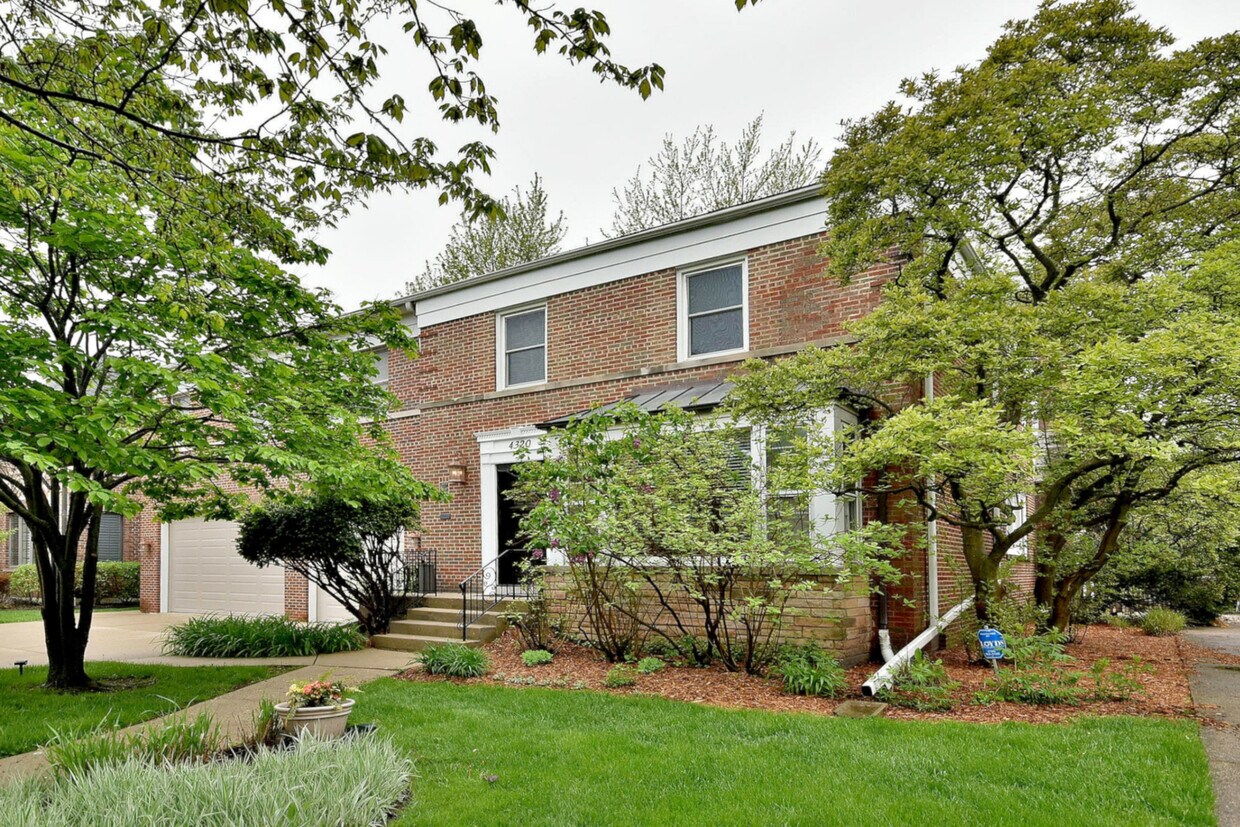 Primary Photo - 4320 Suffield Ct