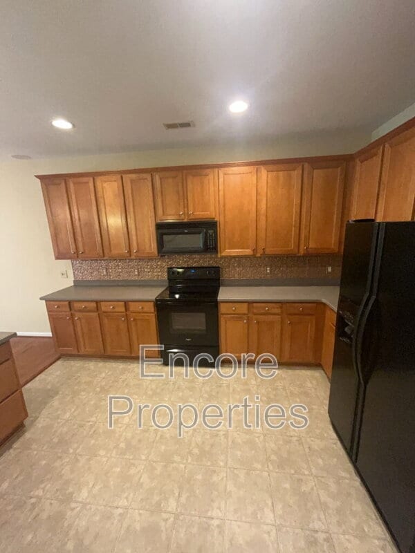 Building Photo - 5556 Nur Ln