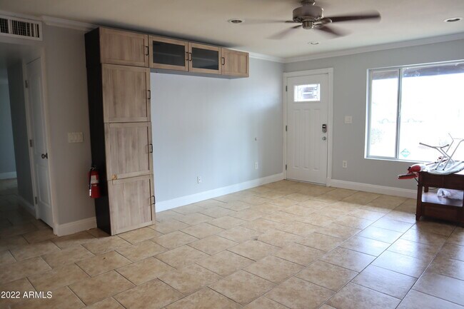 Building Photo - 3424 E Shaw Butte Dr