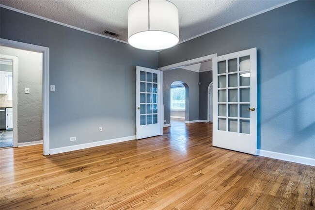 Foto del edificio - 6902 Vivian Ave