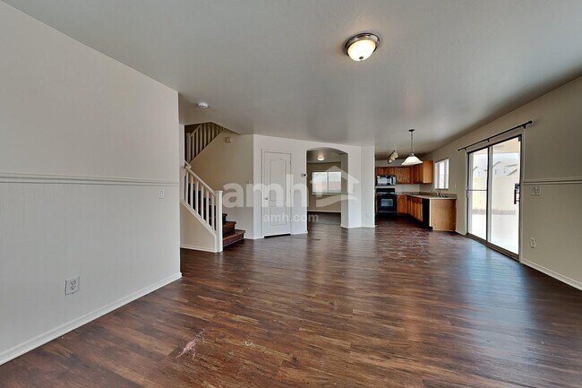 Foto del edificio - 9815 West Riverside Avenue