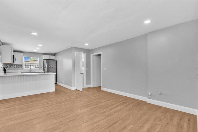 Foto del edificio - 163 NW 40th St