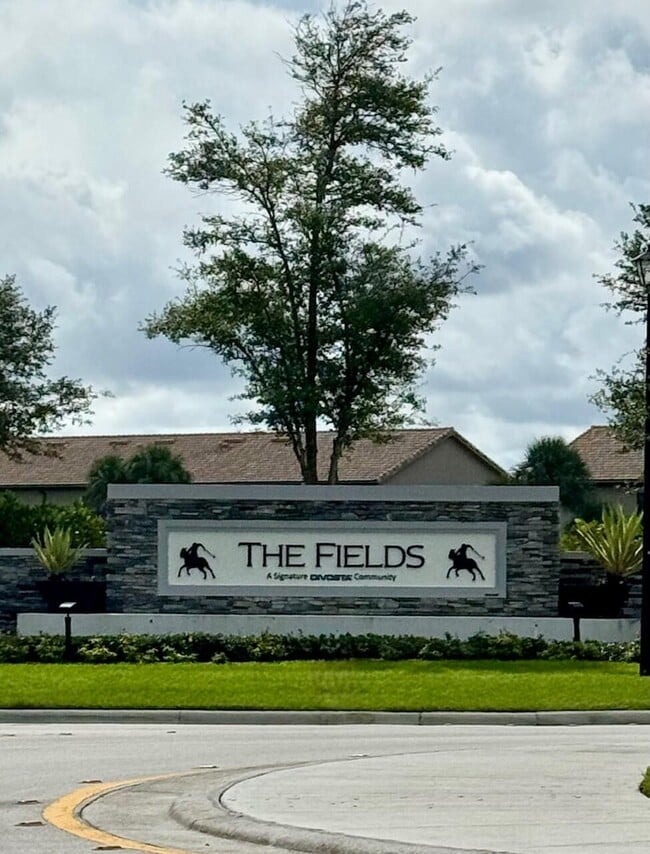 Building Photo - 4502 San Fratello Cir