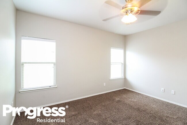 Foto del edificio - 2005 Blakehill Dr