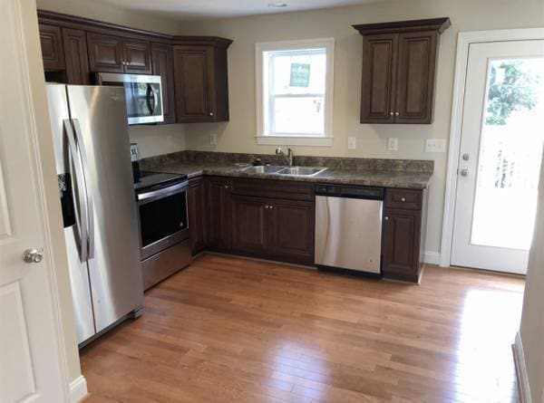 Building Photo - 1466 Sandy Cir