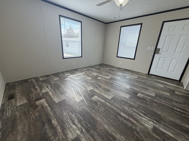 Building Photo - 38019 Leverette Ave