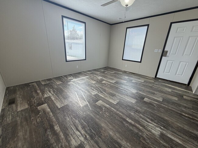 Foto del edificio - 38019 Leverette Ave