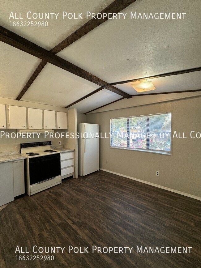 Foto del edificio - Freshly Updated 2 Bedroom Mobile Home in A...