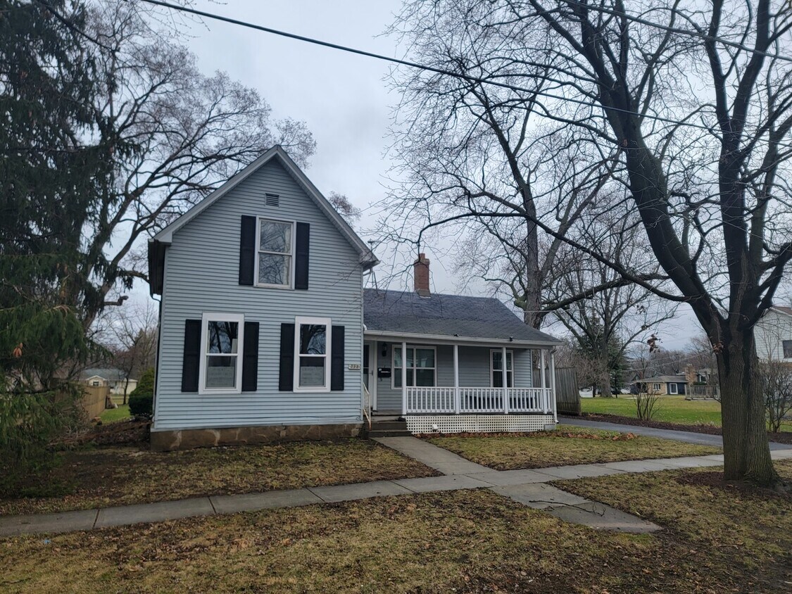 398 S Oriole Trail Unit 2, Crystal Lake, IL 60014 Condo for Rent in