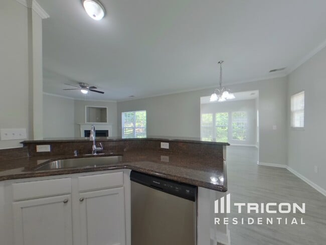 Building Photo - 3756 Wingfield Dr