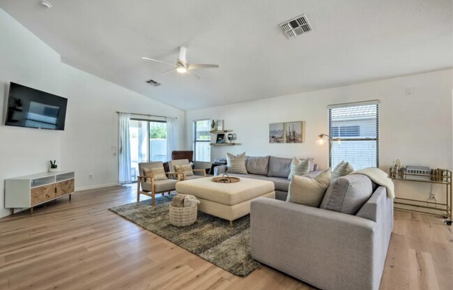 Building Photo - 13520 W Solano Dr