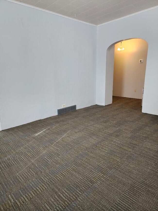 Building Photo - 115 E Somo Ave