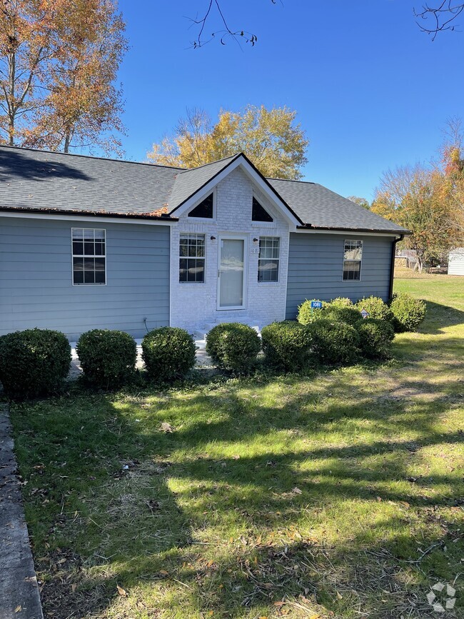 Building Photo - 1081 Prior Cir