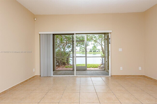 Foto del edificio - 705 SW 122nd Ave