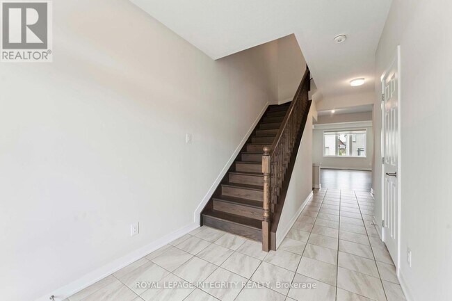 Building Photo - 227 Ormiston Cres