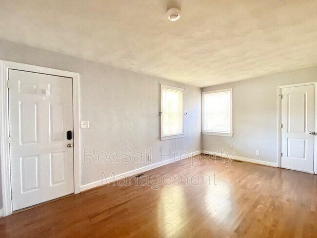 Building Photo - 3524 Bapaume Ave