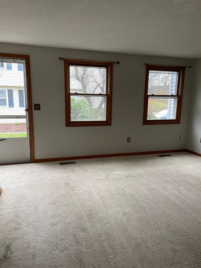 Building Photo - 4 Persimmon Ln