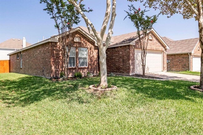 Foto del edificio - 5308 Running Brook Ln