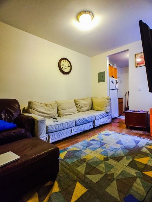 Foto del edificio - 305 E 5th St