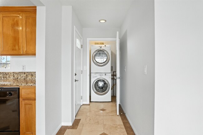 Building Photo - 1152 W 24th St