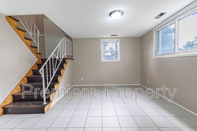 Foto del edificio - 9608 Ditman Way