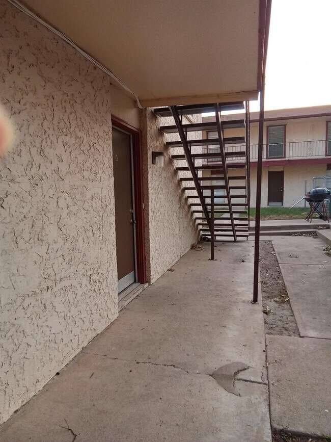 Foto del edificio - 102 E 12th St