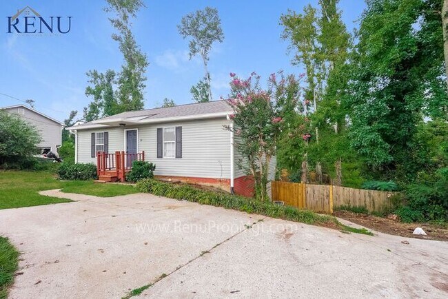 Building Photo - Available Now! 3 beds & 2 Baths 50% off fi...