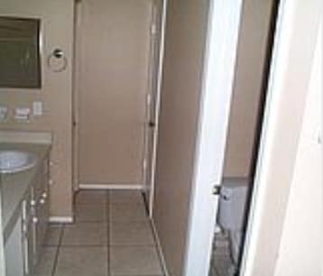 Building Photo - 2928 Bradley Ct
