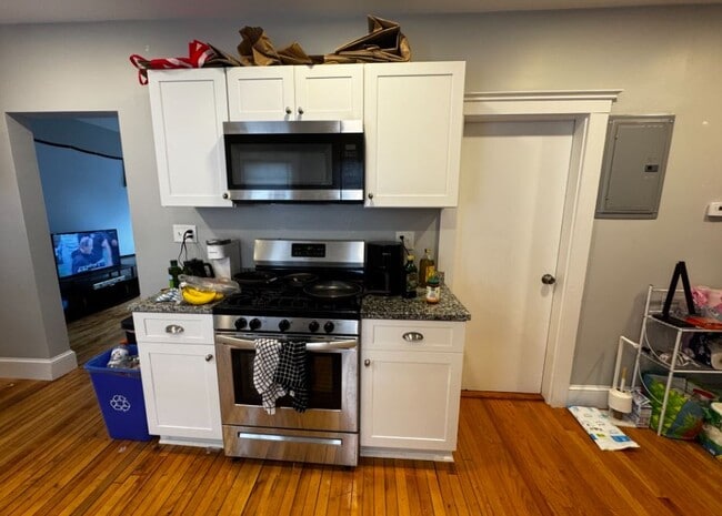 Foto del edificio - 74 Frederick Ave