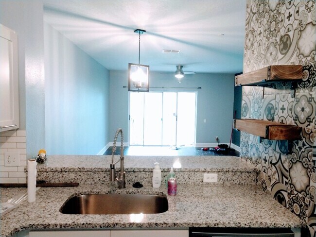 Foto del edificio - 211 Countryside Key Blvd