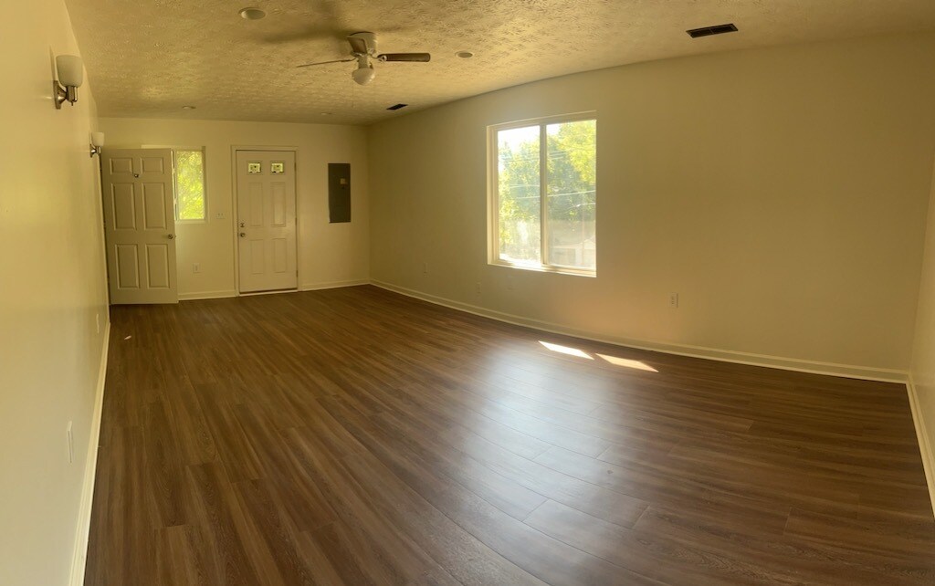 Primary Photo - 1128 Homeside Ave