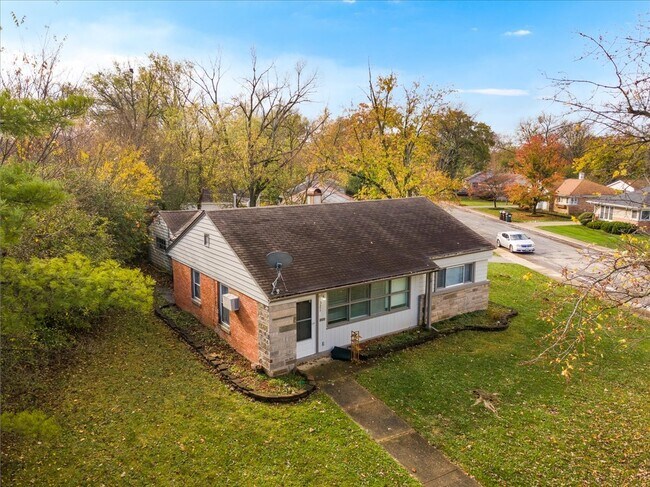 Building Photo - 321 Onarga St